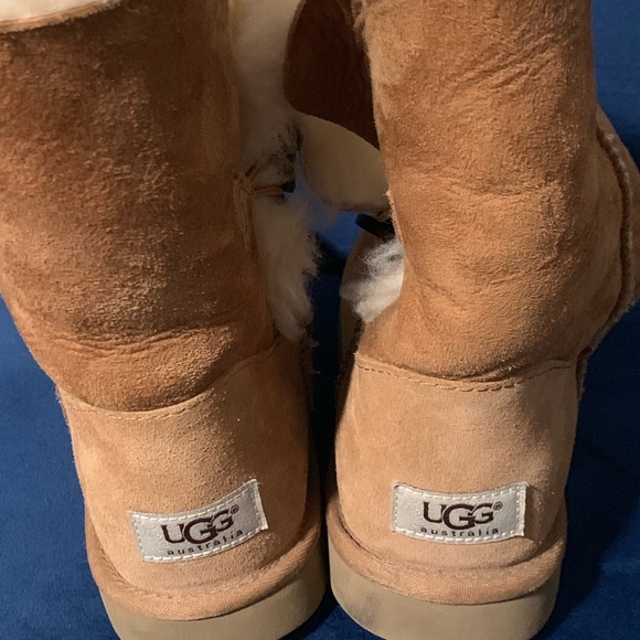 Bailey Button Uggs size 8 - Picture 2 of 4